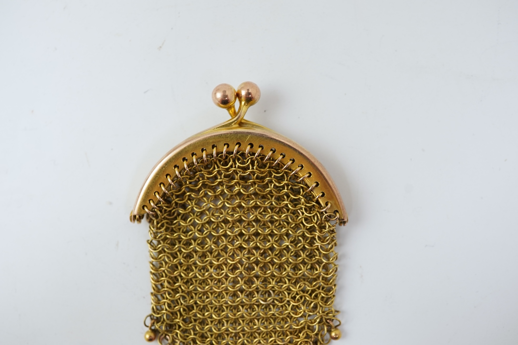 A small early 20th century 9ct gold mesh purse